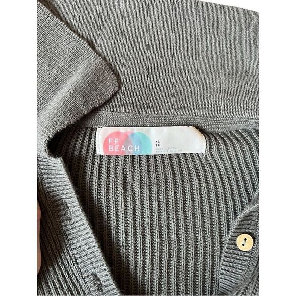 Free People Beach Knit Collared Cropped Long Sleeve size Top Sweater XS Green - Picture 3 of 7